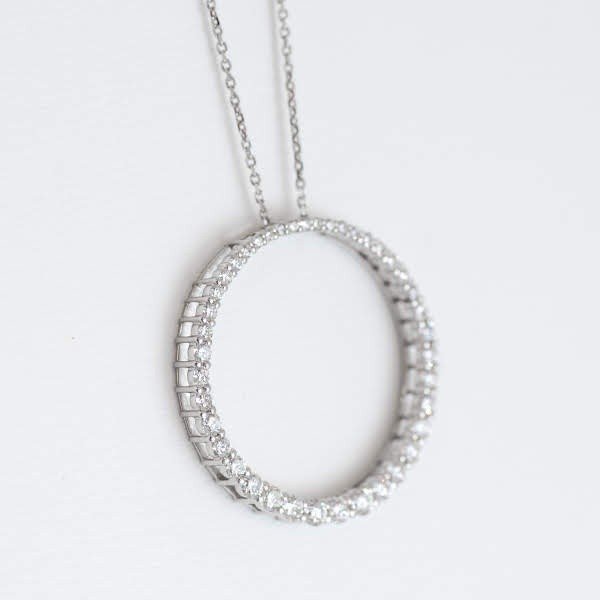 合計1ctのダイヤモンドの輝きが眩しい！　繊細さ・品の良さを演出する美しいネックレス